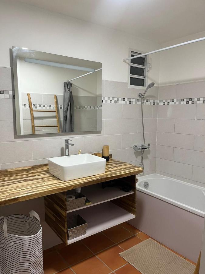Anse Des Rochers Apartment *